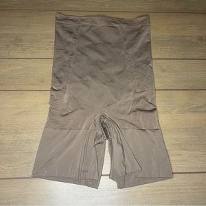 SPANX Shapewear High-waisted Mid Thigh Short Size L